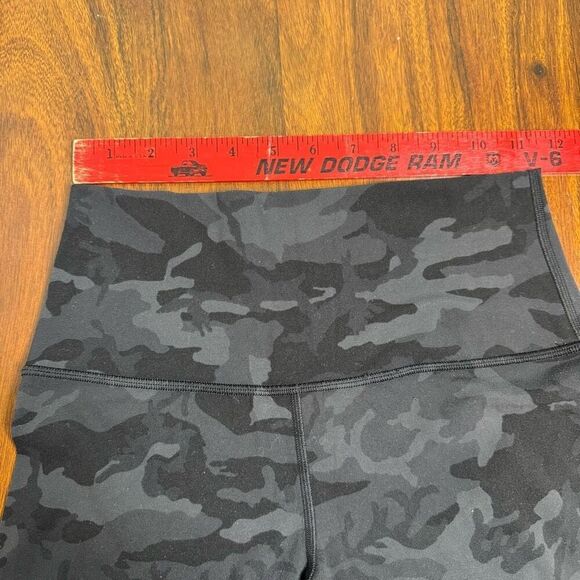 Lululemon Align Crop 21" Incognito Camo Multi Grey Women’s Size 6 - Picture 8 of 12